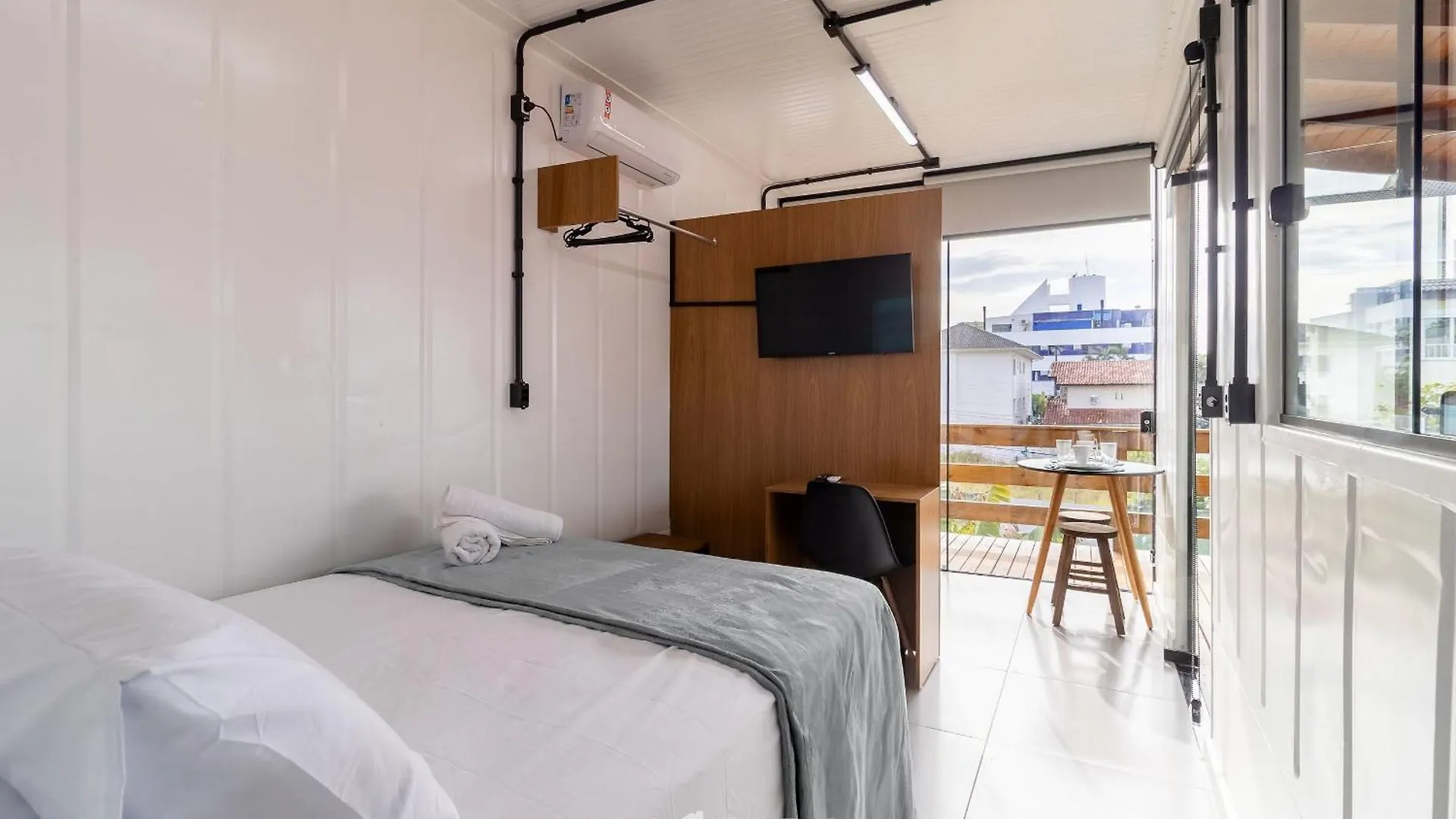 Estudios Belos E Praticos Na Lagoa Da Conceicao - Jas Florianópolis